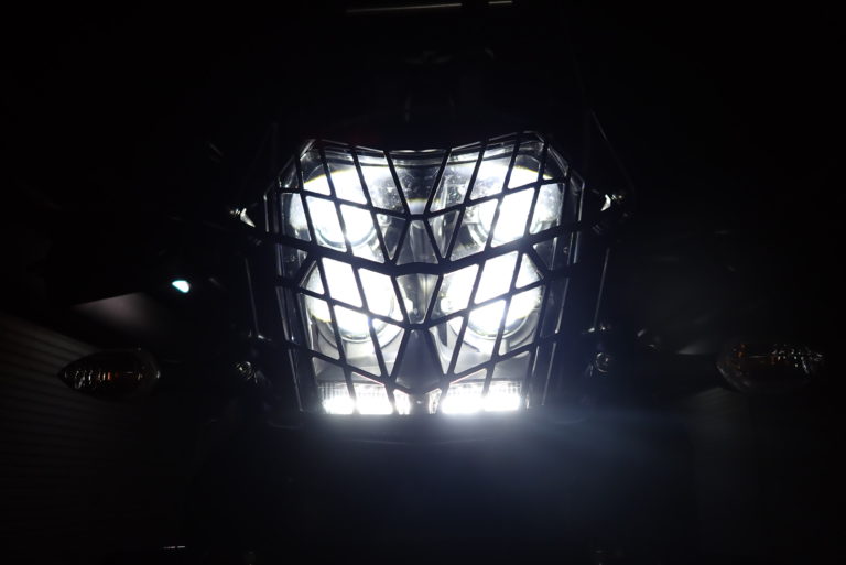 Touratech Head light guard】Tenere700 の強化：ツアラテック ヘッドライトガードの装着│RIDING THE  GLOBE