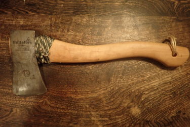 【斧にパラコードを巻いて保護】Hultafors スカウトを長く使うために