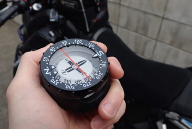 【Tusa リストコンパス】バイクに方位磁針を装備すると、走るのが更に少し楽しくなる