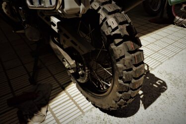 【テネレ700 タイヤ交換】MOTOZ Tractionator Adventure 果たして新しいタイヤは出先でビードを落とせるだろうか？