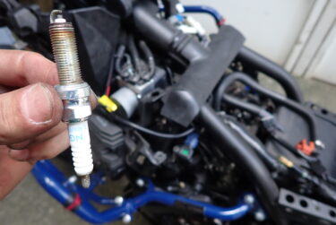 【テネレ700 周期メンテ】スパークプラグの交換はなかなかめんどいぞ