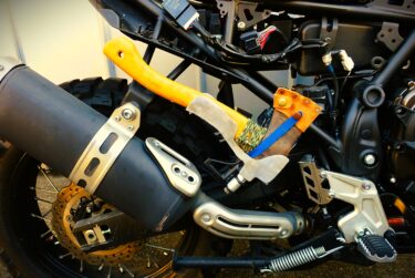 【テネレ700 DIY】鉄板を溶接して斧取り付け治具を製作