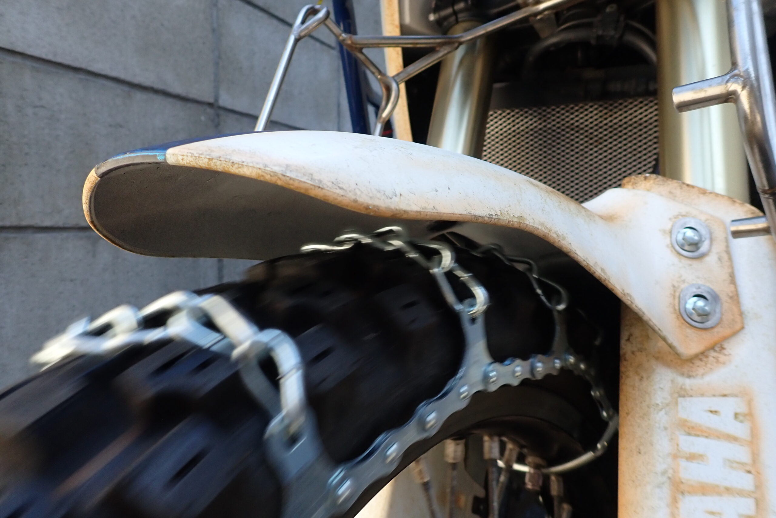バイク用スノーチェーン】Mizuno Chain製 スノータイヤチェーンの装着方法│RIDING THE GLOBE