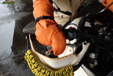 【オールシーズンで使えるオーバーグローブ】Aerostich Triple Digit Glove Covers で全グローブに対応