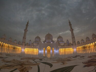 【The UAE episode 9】アラビアンナイトの神髄 Sheikh Zayed Grand Mosque で冗談抜きの感動