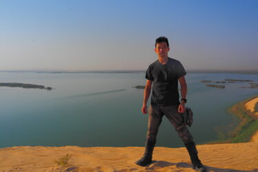 【Kingdom of Saudi Arabia episode 3】砂丘に囲まれた壮大な Al Asfar 湖と巨岩洞窟 Al Qarah Hill