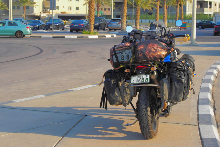 【Kingdom of Bahrain episode 1】バーレーンに入国 25kmの海上橋 Causeway を渡る│RIDING THE ...