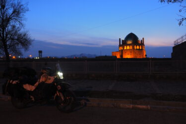 【Islamic Republic of Iran episode12】Soltaniehの美しいドームと 辺境を感じる