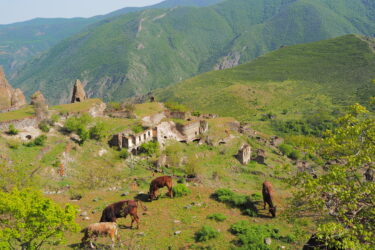 【Republic of Armenia episode 8】アルメニア南部へ Tatev; タテブの街と崖下の廃村