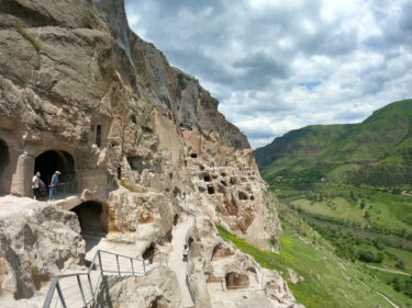 【Georgia episode11】中世の高層マンション 驚異の Vardzia 岩窟群